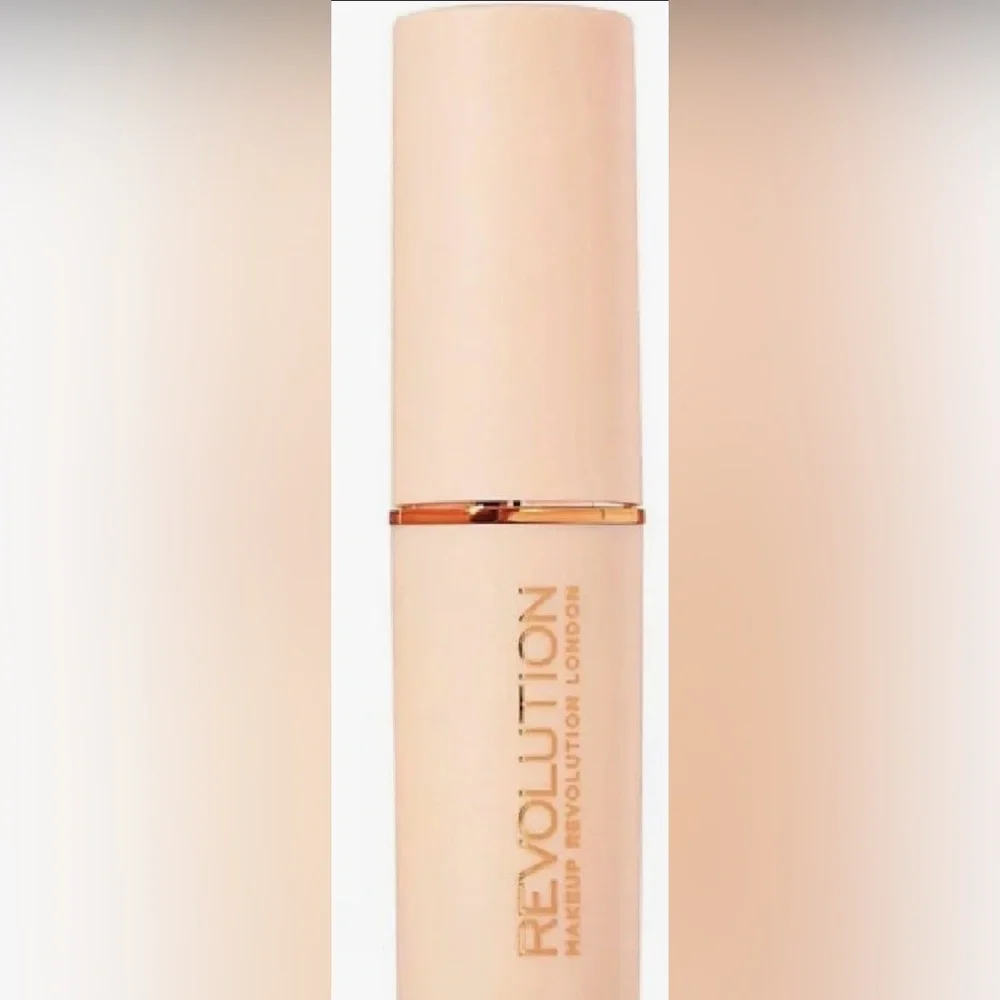 Makeup Revolution Fast Base Stick Foundation F1 Light Cream New